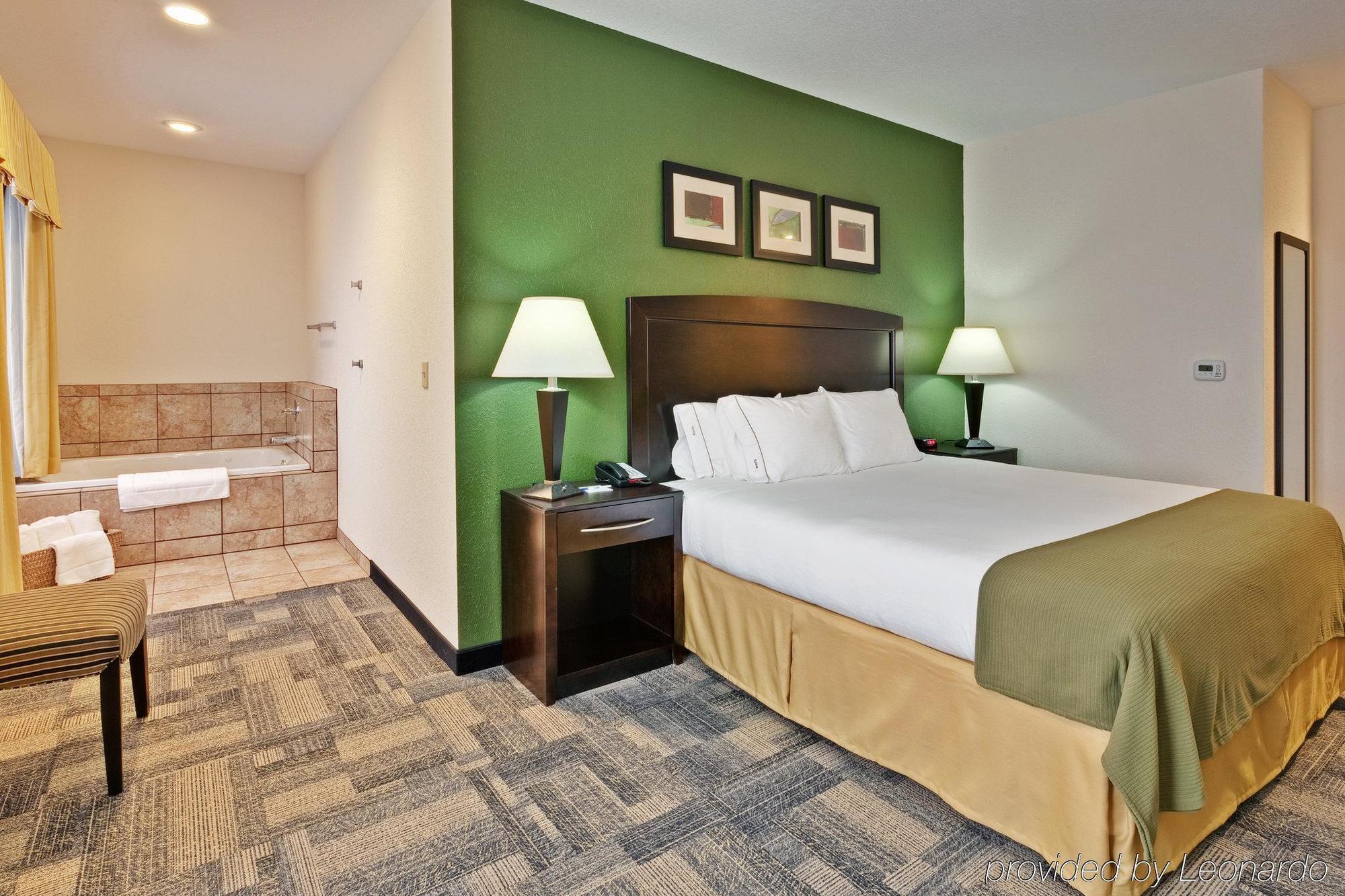 Holiday Inn Express Pekin - Peoria Area, An Ihg Hotel Pekin Heights Room photo